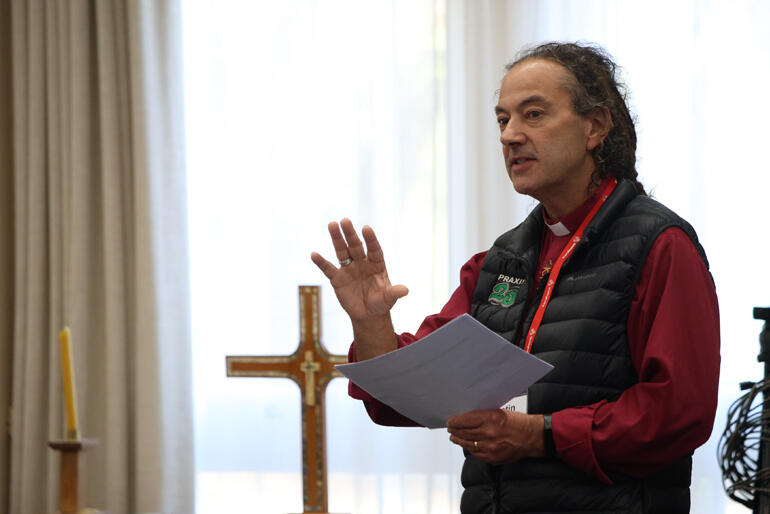 Archbishop Justin Duckworth encourages investors to take courageous steps.