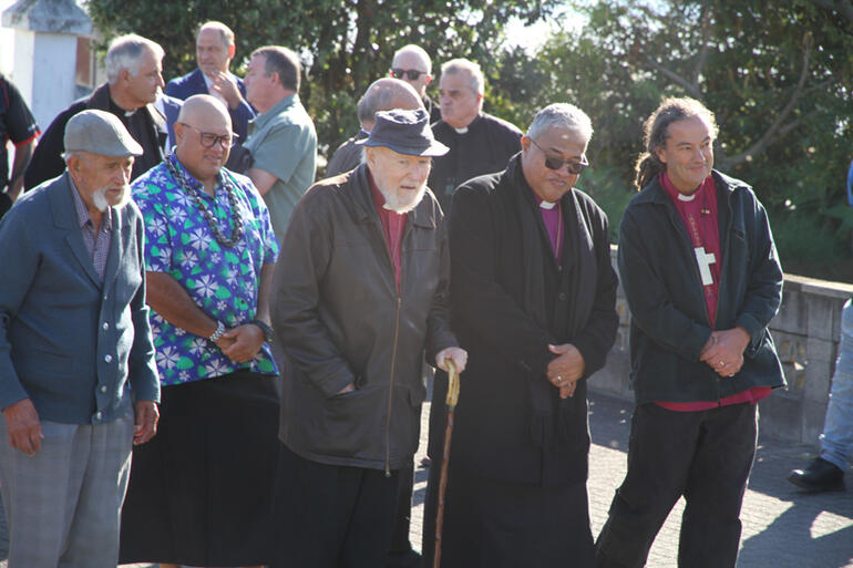 L-R: Bishop George Connor, Archbishop Sione Ulu'ilakepa and Archbishop Justin Duckworth take the lead as manuhiri gather.